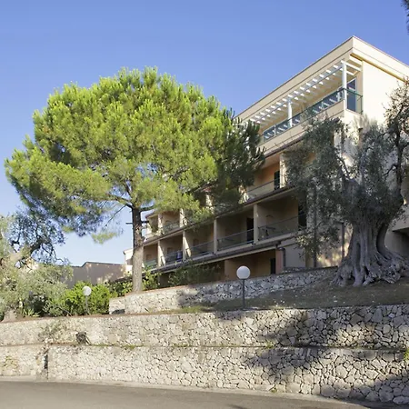 I Melograni 4* Вьесте