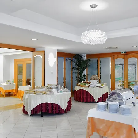 I Melograni Отель Вьесте